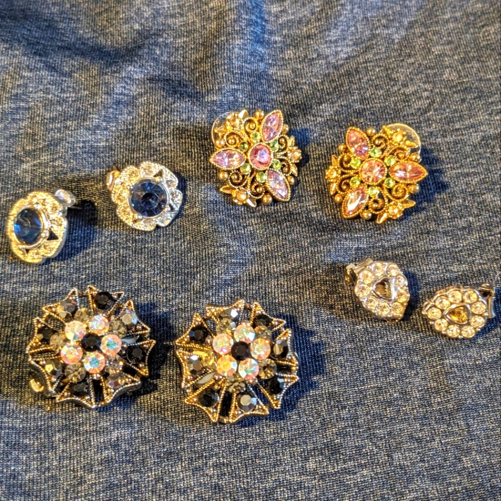 Vintage jewelry lot/ 4 pairs rhinestone earrings.